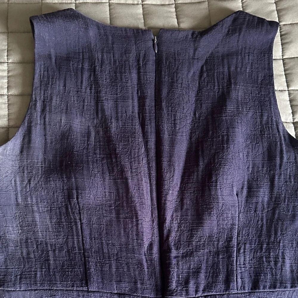 Banana Republic Sleeveless Textured Navy Fit-and-Flare Peplum Top Size 10 - Picture 6 of 8